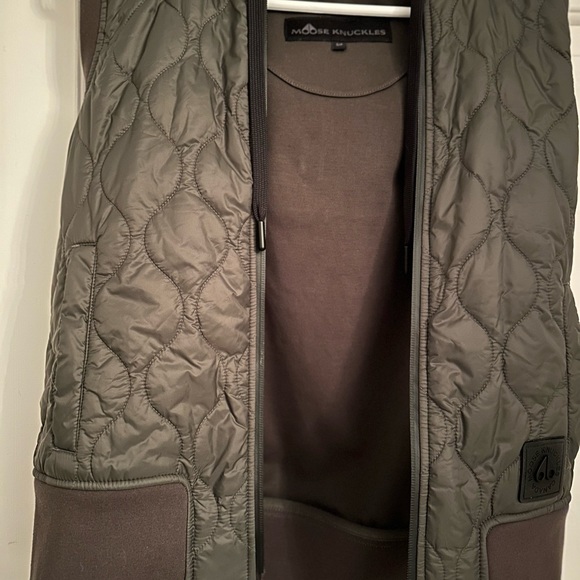Women Moose Knuckles Vest - Picture 6 of 7